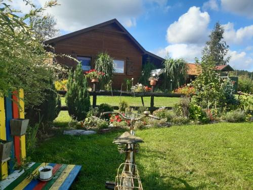 Warpuny House | Domek w Kwiatach