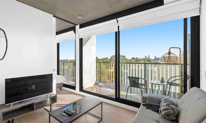 Hawthorn Apartment | Domi Rentals - The Skywalker