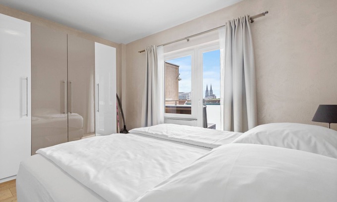 Altstadt-Nord Apartment | Domloge Lofts & Apartments