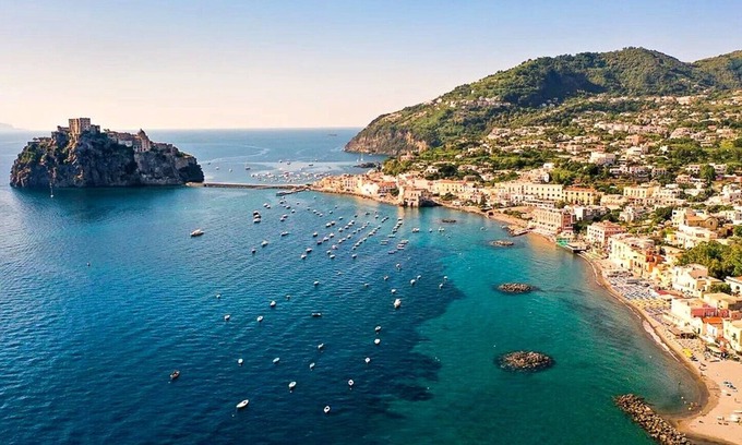 Ischia Porto House | Domus Aenaria - Spacious Villa - Prime location close to beaches and shops