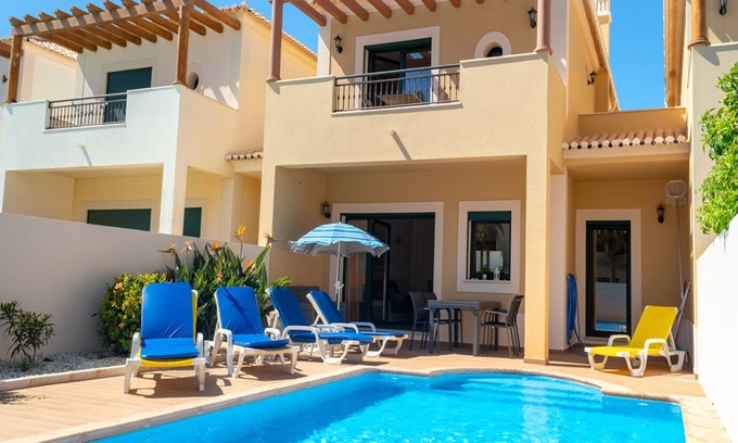 Burgau House | DomusIberica Burgau, 2 bedroom house with A/C, private pool, walk to the beach!