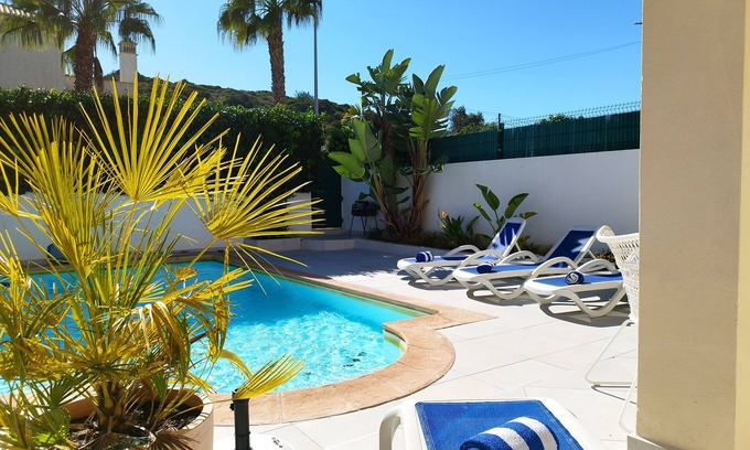 Burgau Villa | DomusIberica Casa Bonita - A/C, Wi Fi, private pool, a short walk to the beach!