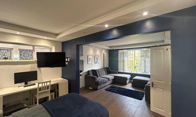 Streatham Hill House | Don't wake me up. South London. Sleeps 20+