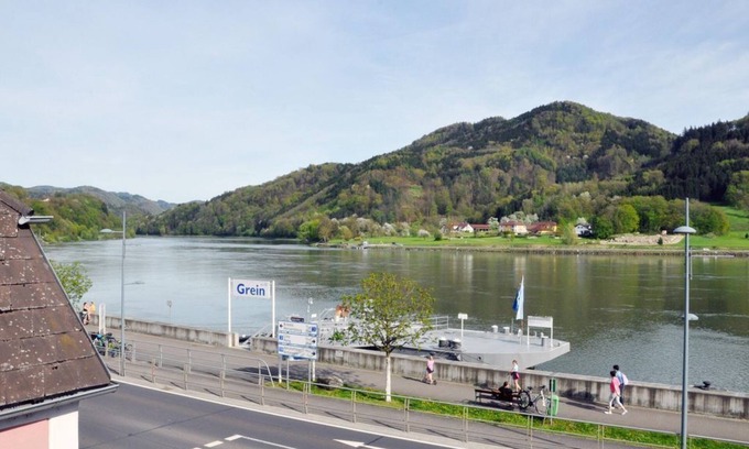 Grein Apartment | Donaublick Marillenstrudel - Wohnen bei Schörgi
