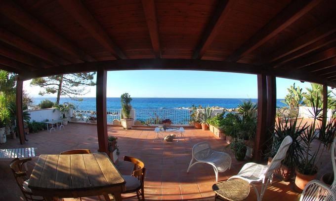 Favazzina House | Donna Eugenia: a house in front of the sea for an unforgettable holiday