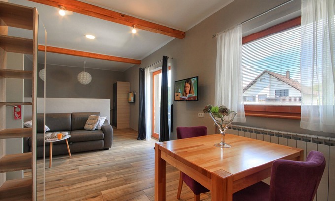 Grabovac Apartment | Donna Plitvice Lakes Stunning studio with balcony