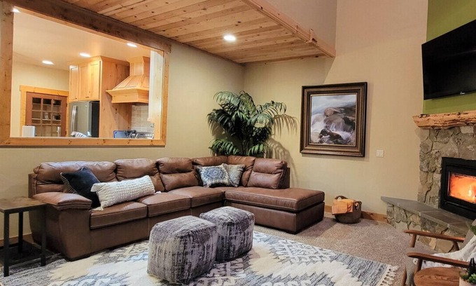 Donnelly Apartment | Donnelly Cabin | Hot Tub, Fire Pit, Near Lake Fun