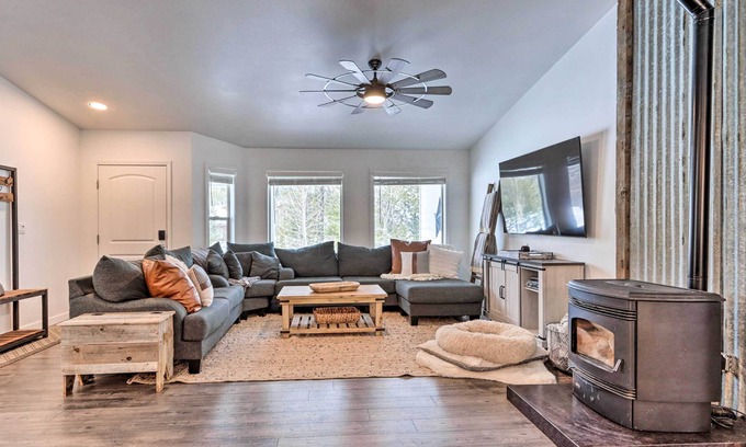 Fir Grove Estates House | Donnelly Vacation Rental Near Lakes & Skiing!