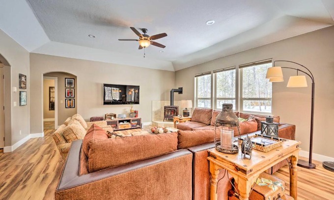 Fir Grove Estates House | Donnelly Vacation Rental Near Lake Cascade!