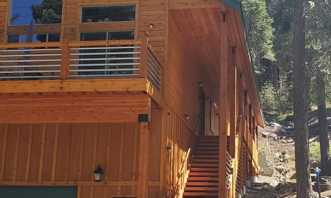 Truckee Apartment | Donner Lake Studio Apt. FOREST ENVELOPED (quiet). Lake across street. PETS. n