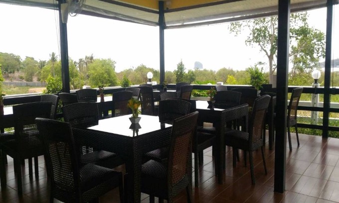 Don Sak Hotel | Donsak Ville
