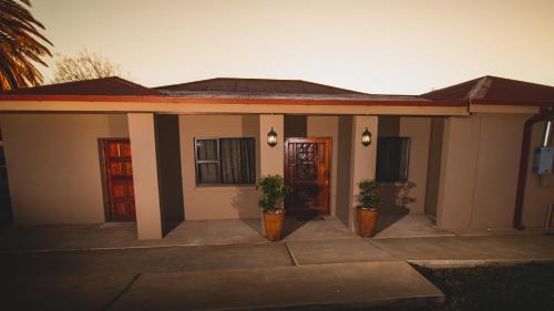 Ngwathe Bed & Breakfast | Donsveertjie Gasteplaas & Venue