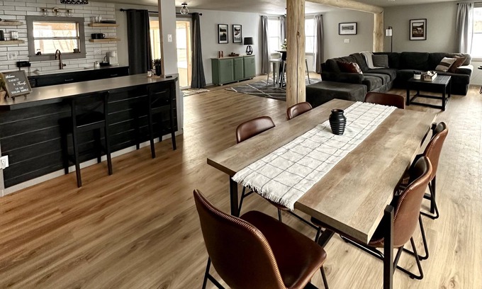 Saratoga House | Don’t carry your luggage upstairs. Walk to the hot pool, restaurants & bars.