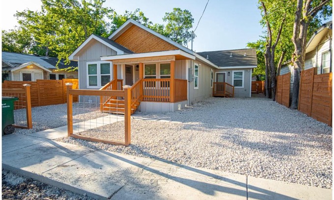 Denver Heights House | Dont Miss Dynamic 4BR2BA Near Jolly Riverwalk