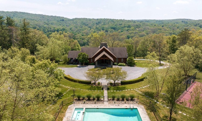 Ancram House | Doodletown Lodge: Pool, Tennis, Pickleball,Hiking+