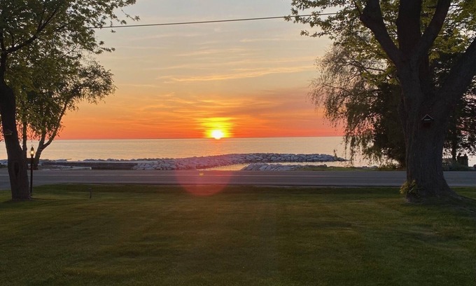 Sturgeon Bay House | Door County Bayside Waterfront Home