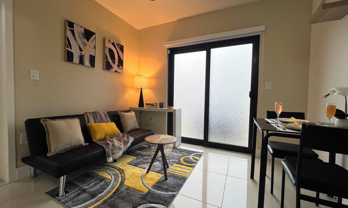 Florida City House | Door to the Keys Suite & Spa