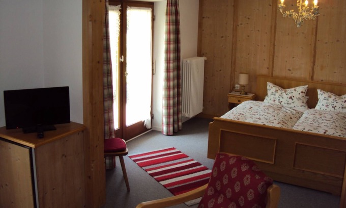 Egern Apartment | Doppelzimmer 35 qm Süd Parterre - Gästehaus Fischer