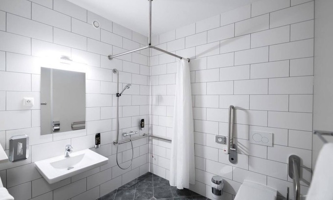 Podersdorf am See House | Doppelzimmer, Dusche, WC, Behindertengerecht - Lakeside77 Hotel