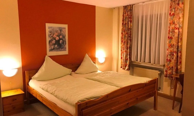Schillingen Bed & Breakfast | Doppelzimmer, Dusche Oder Bad, WC, 1 Schlafraum - Gasthaus-pension-metzgerei Maßem