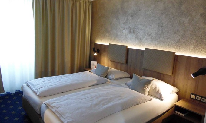 Gomaringen Apartment | Doppelzimmer mit Dusche und WC