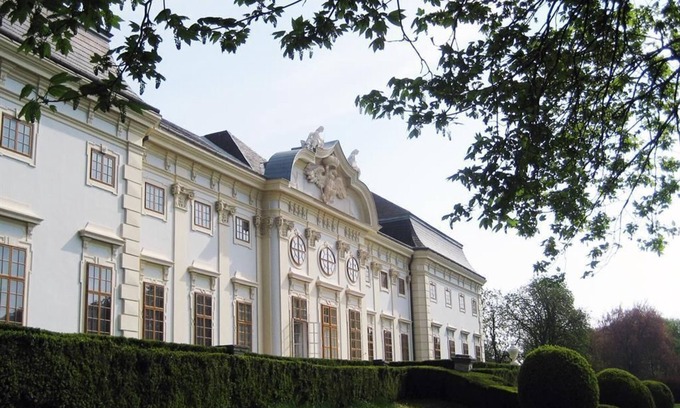 Halbturn House | Doppelzimmer mit Dusche, WC - Wohnen im Schloss - Knappenstöckl