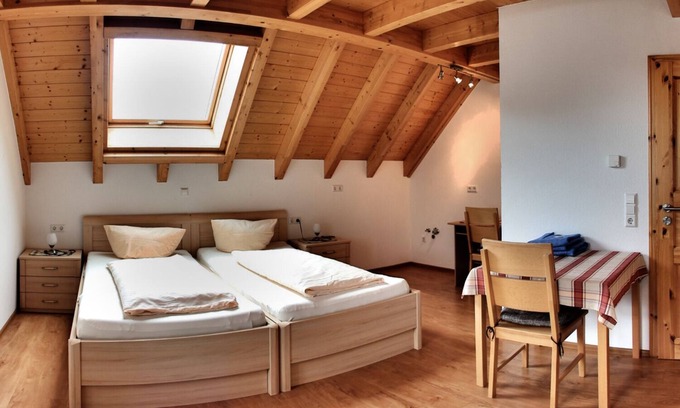 Weiler Apartment | Doppelzimmer mit Dusche und WC, Teilweise Etagenbad