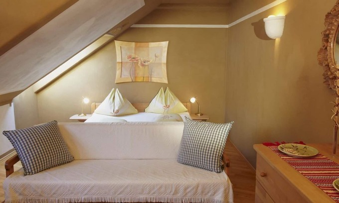 Eberstein House | Doppelzimmer Niklas-ilmar - Lehmbaudachzimmer - Biolandhaus Arche