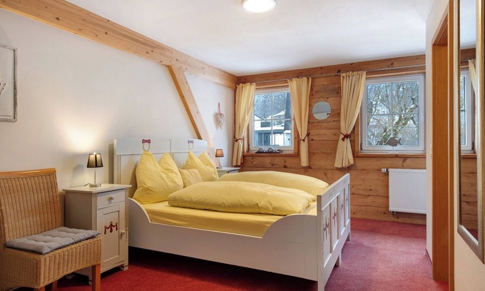 Sankt Georgen im Schwarzwald Apartment | 'Doppelzimmer Ohne Balkon 26' with Shared Garden and Wi-Fi