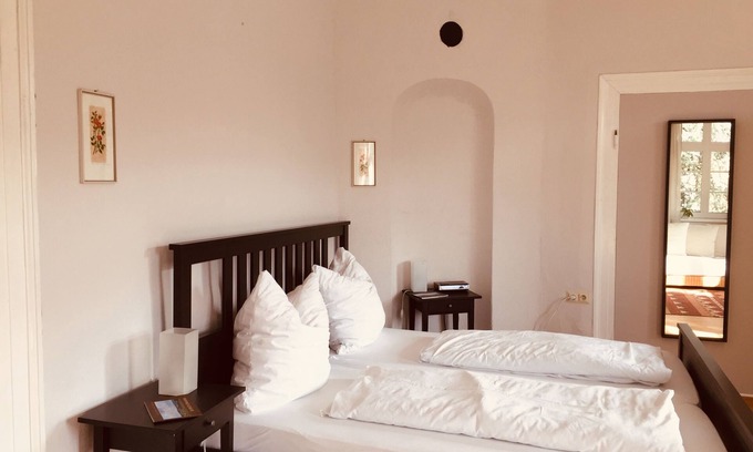 Borken Apartment | Doppelzimmer Schwalmpforte Inklusive Schlafcouch mit Gemeinschaftsbadezimmer, Max. 3 Personen