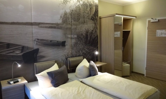 Kyritz Apartment | Doppelzimmer Standard, mit Seeblick, Dusche/wc