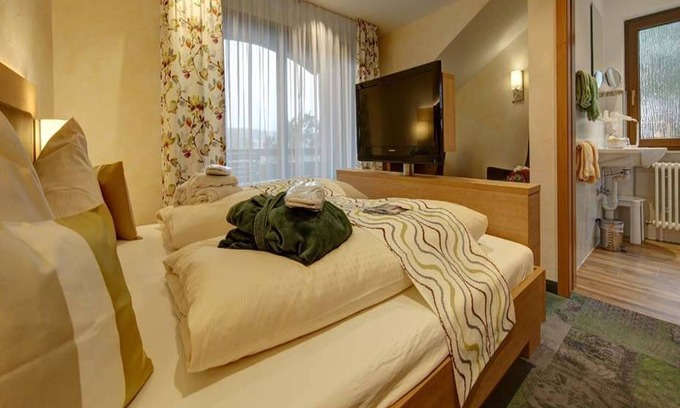 Schoemberg Apartment | Doppelzimmer Talseite Komfort mit Frühstück
