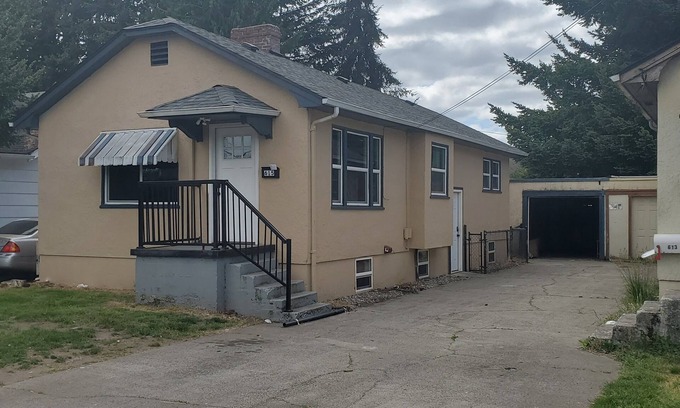 Centralia House | DORM STYLE HOUSING