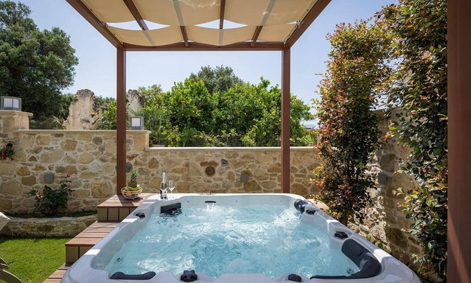 Drapanias Villa | Doro Silver Villa︱A Tranquil Retreat with an Outdoor Hot Tub