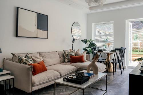Shaftesbury Apartment | Dorothy Apartments - 3 Bed Ground Floor Apartment & Garden - Battersea