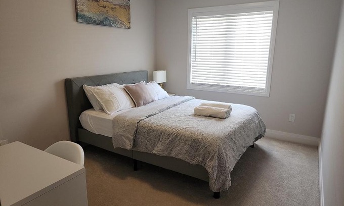 Ottawa Division House | Dorothy's Deluxe room