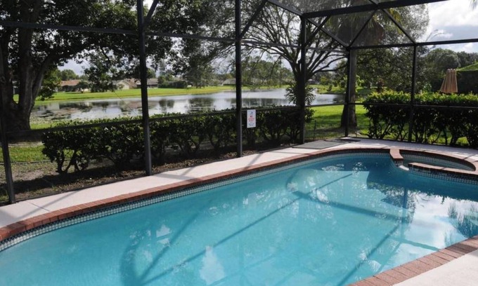 Williamsburg House | Dorrington · Lake Home With Swimming Pool. Super Clean