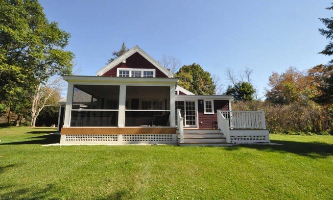 East Dorset House | Dorset/Battenkill River Retreat: ~12 mins to Manchester, Dorset, Bromley