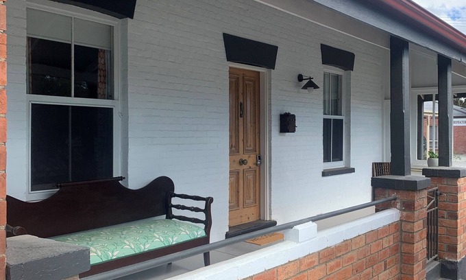 Oakbank Cottage | Dorset Cottage Oakbank, in the heart of the Adelaide Hills wine region.
