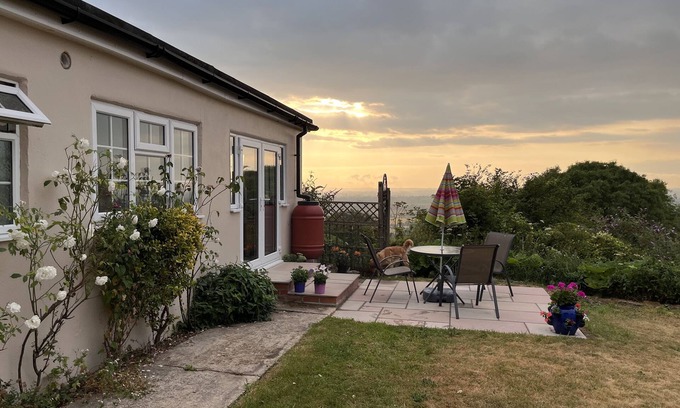 Ibberton Cottage | DORSET VIEW, pet friendly, with a garden in Ibberton