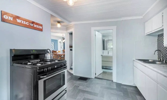 Madison Cottage | Doty St*2BR historic cottage near Lakes,Capitol,UW Campus & hospitals w/parkingn