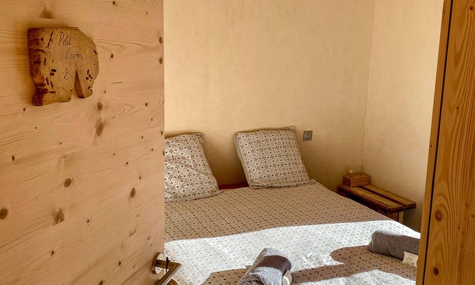 Entremont House | Double bed and breakfast with garden and mountain