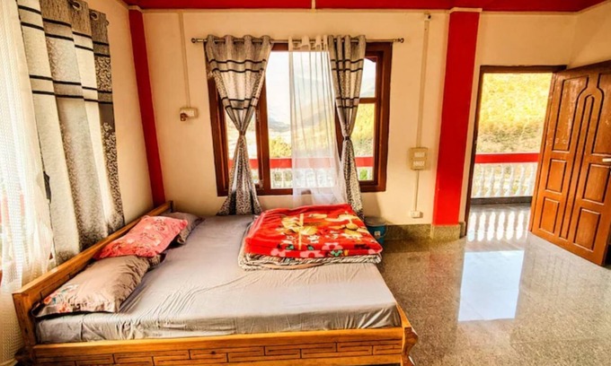 Bomdila Bed & Breakfast | DOUBLE BED SUPER DELUXE ROOM