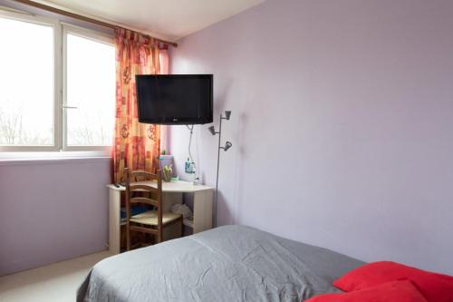 Petit-Ivry House | Double bedroom with share bathroom, in Paris area