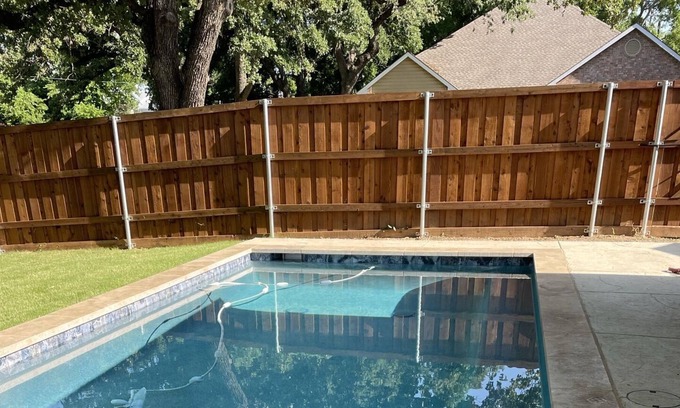 Lake Dallas House | Double corner lot getaway close to Lewisville Lake and 35E