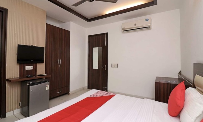 DLF Phase 3 Hotel | Double Deluxe Room @ Sterling Hotel Rooms With Balcony Near Dlf Ambience Mall