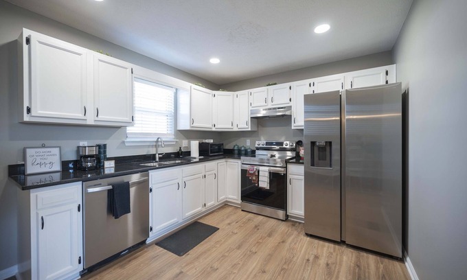 Rutherford County House | Double Diamond Rentals- Immaculate Home w/Plenty of light