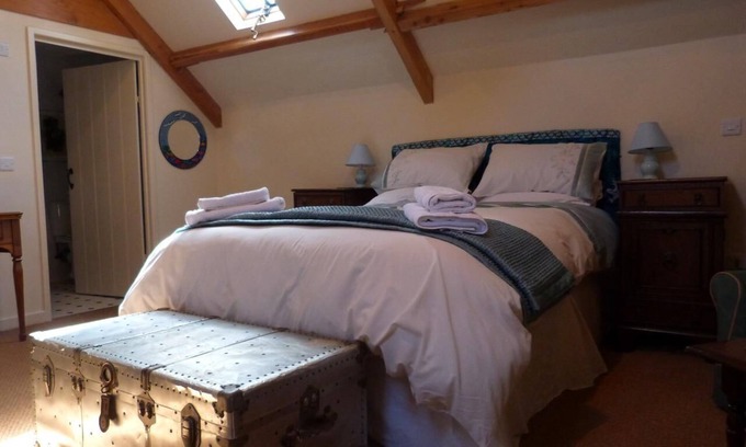 Crewkerne Bed & Breakfast | Double Ensuite Lavender