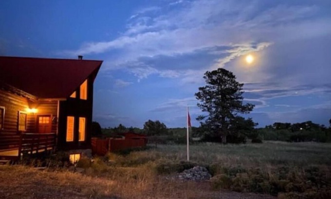 Hesperus House | Double J Cabin! Hot Tub, Sauna and Star Gazes!