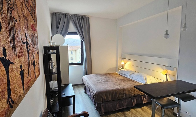 Potenza House | Double or Twin Beds Studio Apartment and Private Parking in Loco